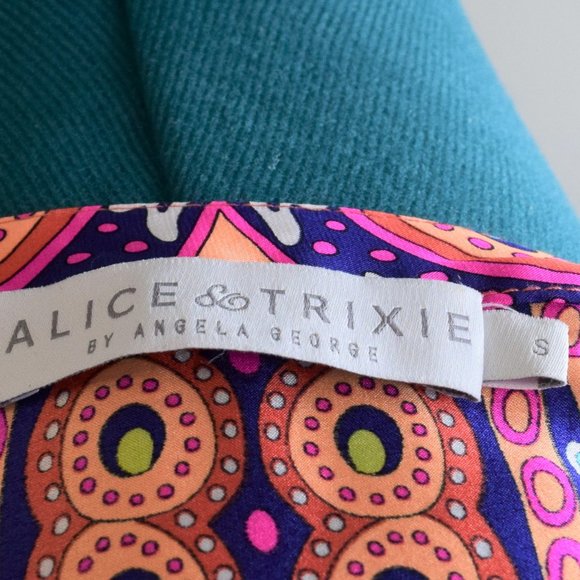 100% Silk Brightly Coloured Patterned Short Sleeve Summer Blouse - Picture 7 of 8